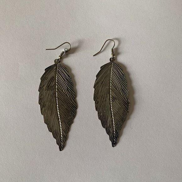 Leaf Dangle Earrings - Picture 3 of 3